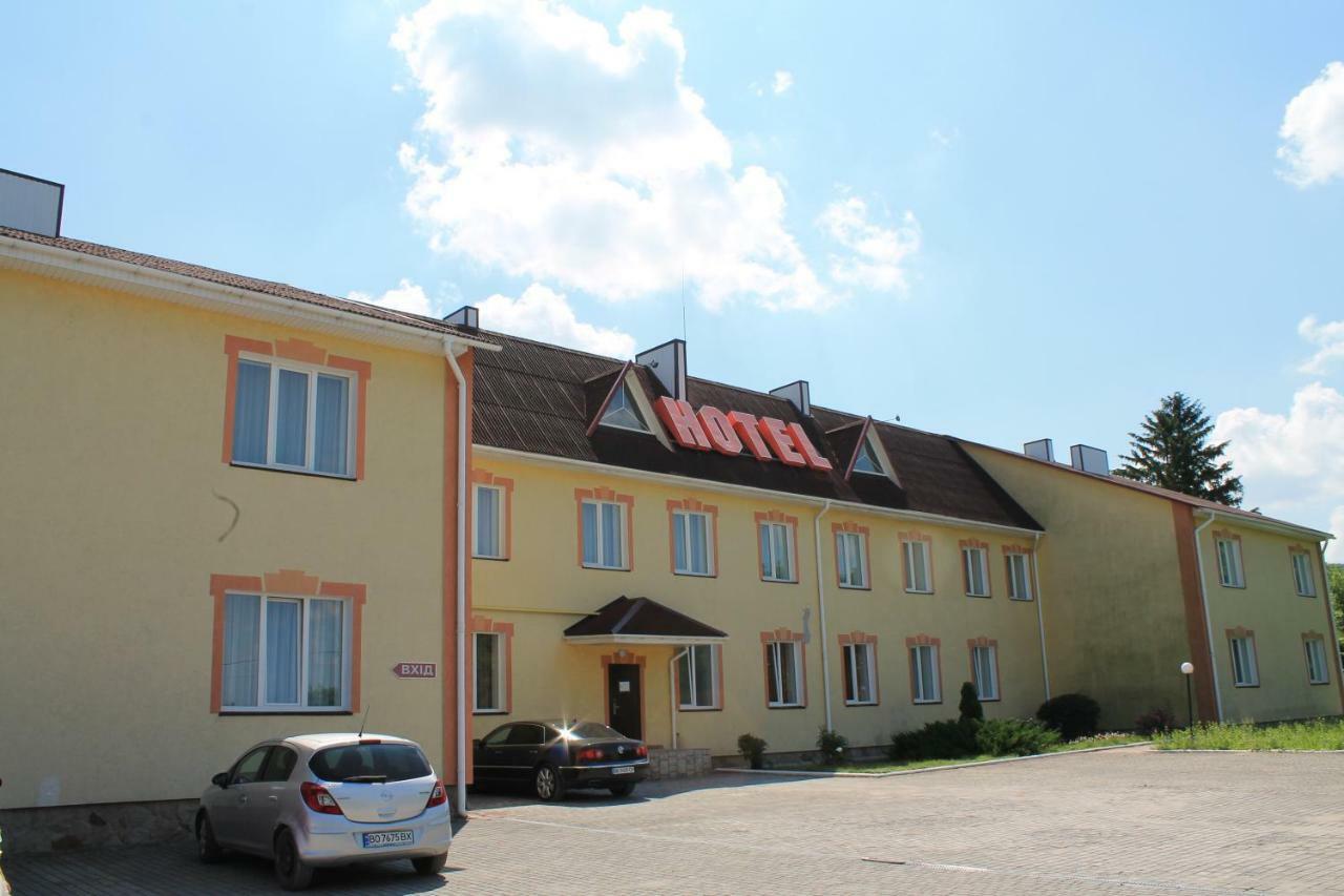 Kremin Hotel Kremenetsʼ Esterno foto