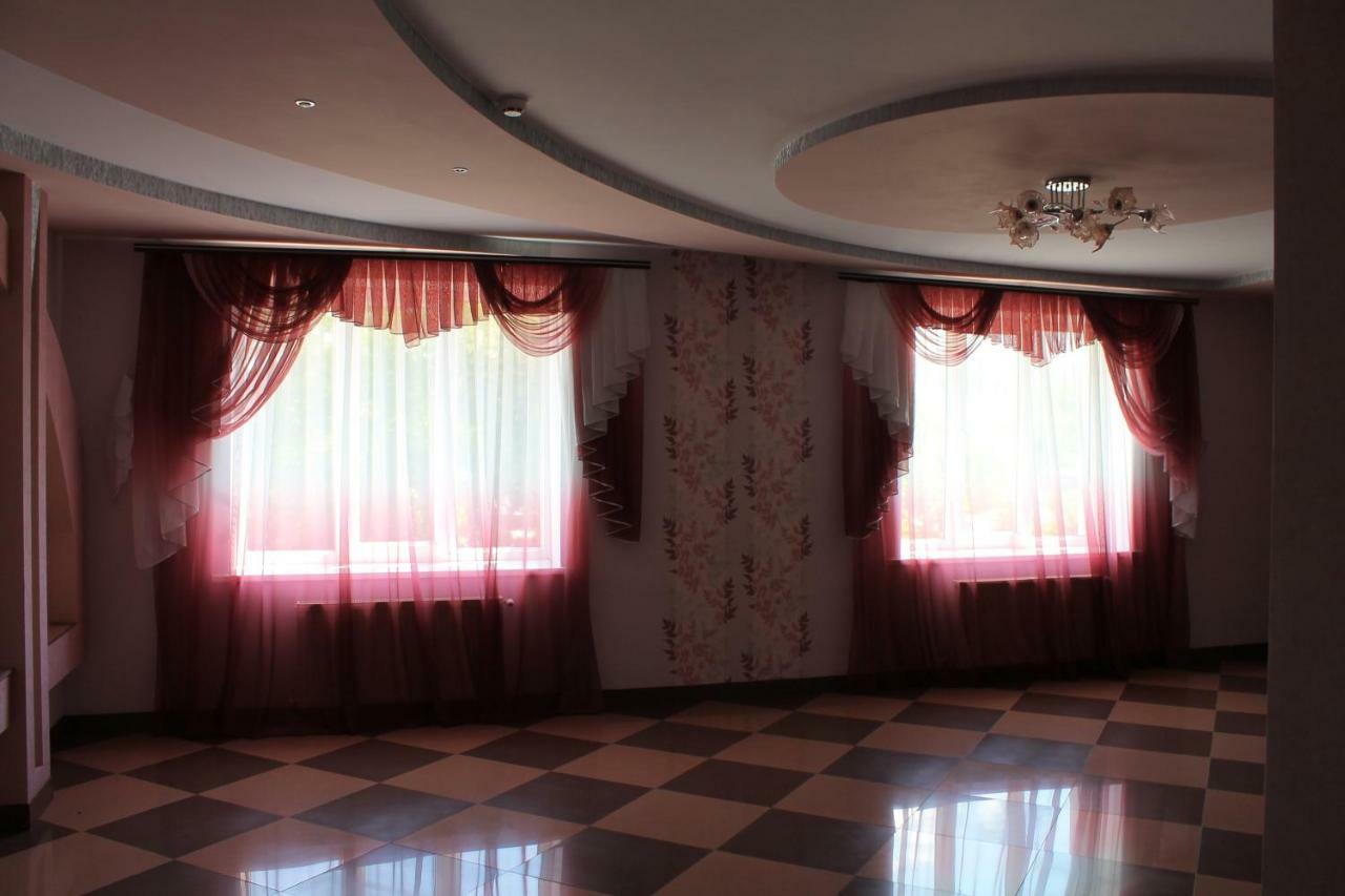 Kremin Hotel Kremenetsʼ Esterno foto