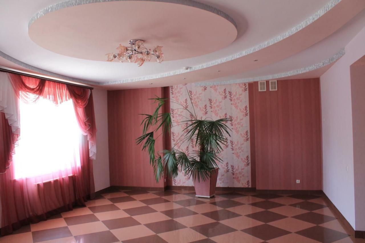 Kremin Hotel Kremenetsʼ Esterno foto