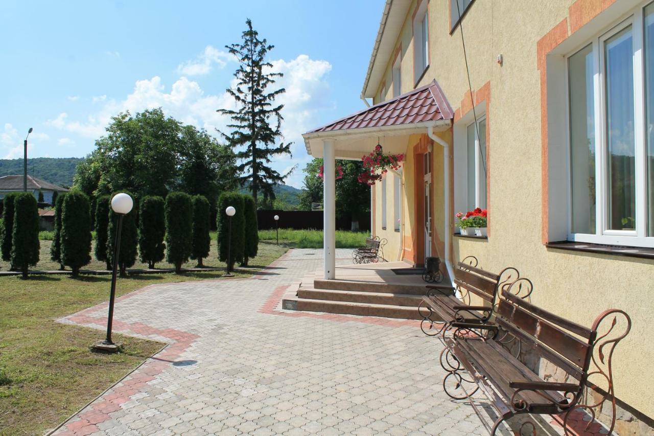 Kremin Hotel Kremenetsʼ Esterno foto