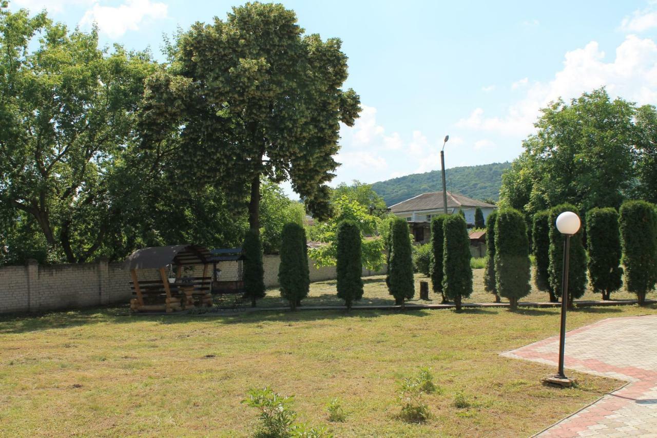 Kremin Hotel Kremenetsʼ Esterno foto