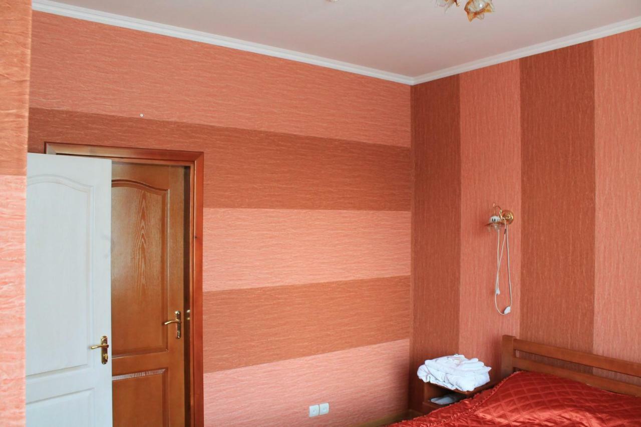 Kremin Hotel Kremenetsʼ Esterno foto
