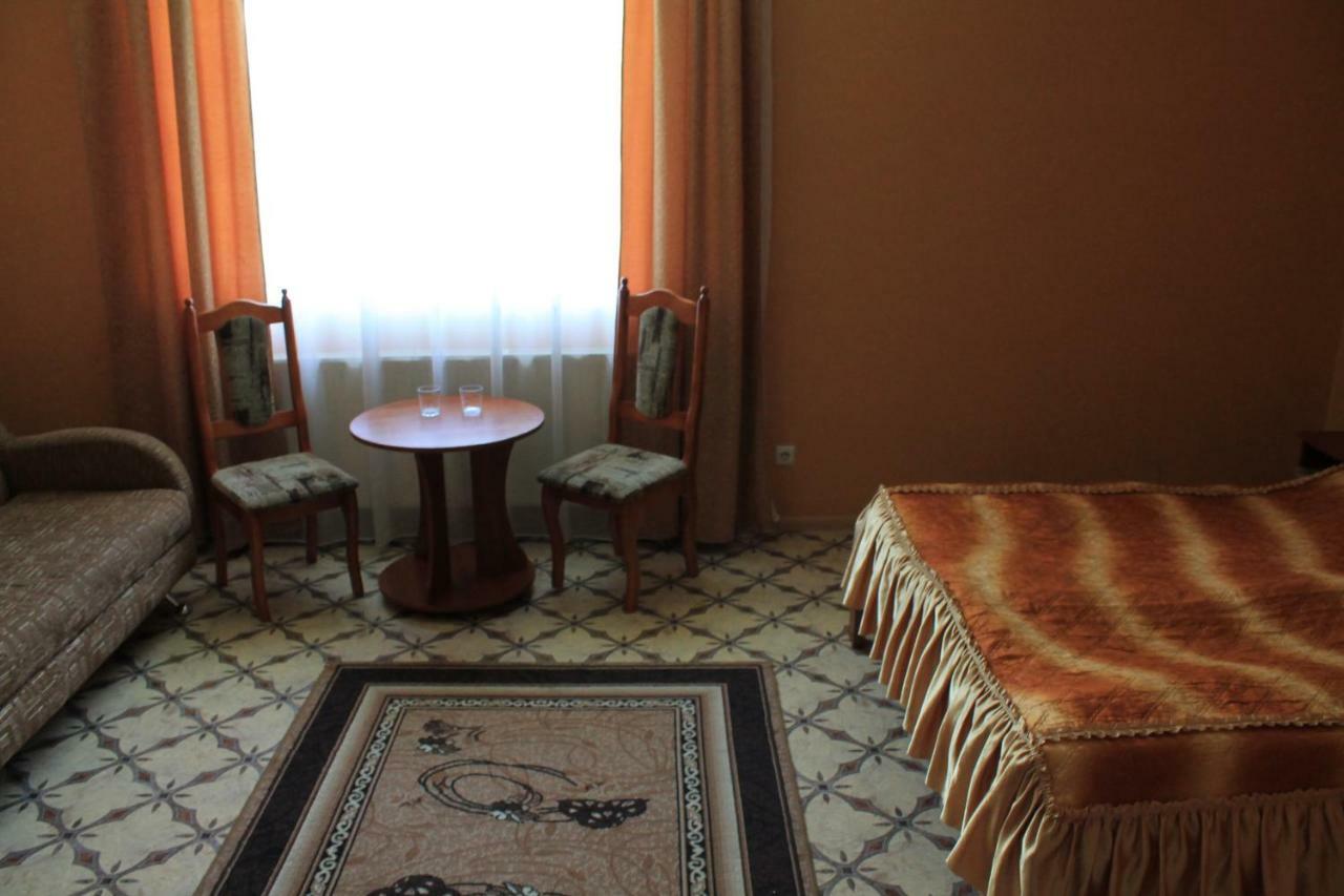 Kremin Hotel Kremenetsʼ Esterno foto