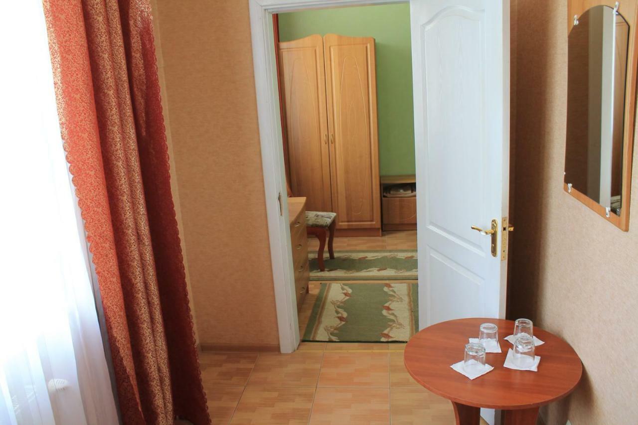 Kremin Hotel Kremenetsʼ Esterno foto